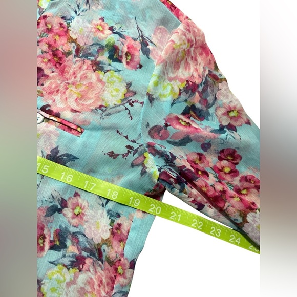 KUT from the Kloth Jasmine Top Blue & Pink Floral Size Medium - Picture 6 of 6